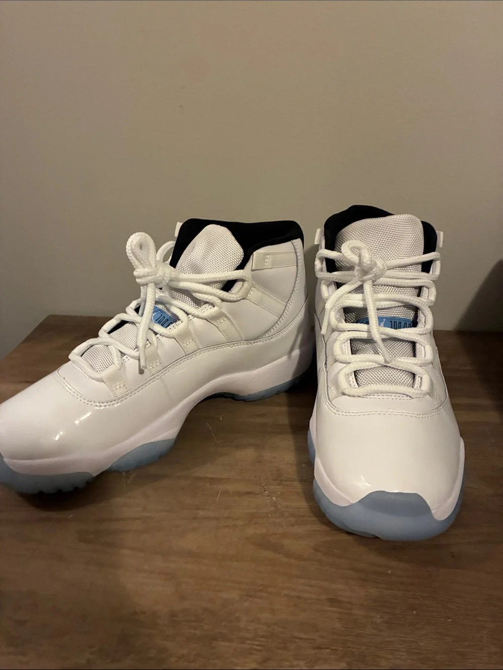 Jordan Retro 11 Men’s Sneakers - White/Blue/Red